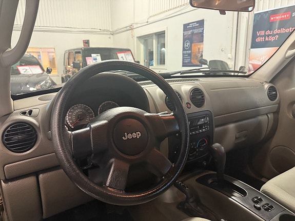 Jeep Cherokee 9 of 16