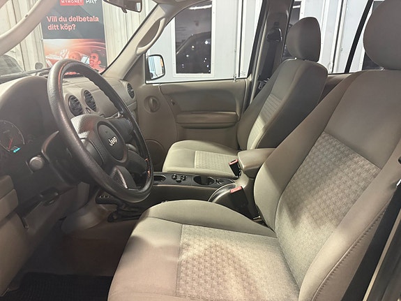 Jeep Cherokee 8 of 16