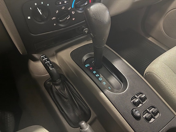 Jeep Cherokee 11 of 16