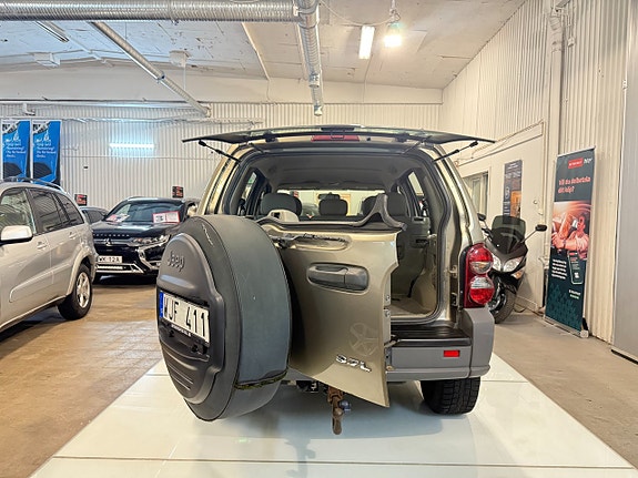 Jeep Cherokee 15 of 16