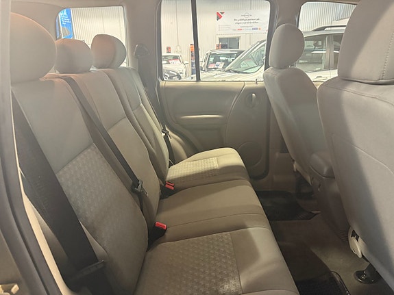 Jeep Cherokee 14 of 16