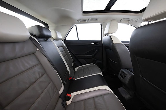 Volkswagen T-Roc 13 of 20