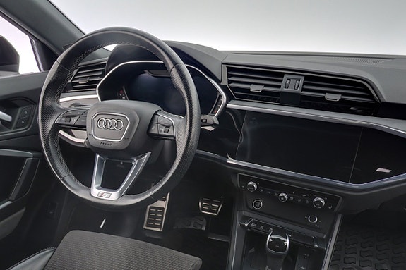 Audi Q3 15 of 27