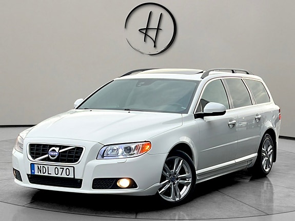 Volvo V70 2 of 30