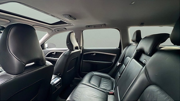 Volvo V70 12 of 30