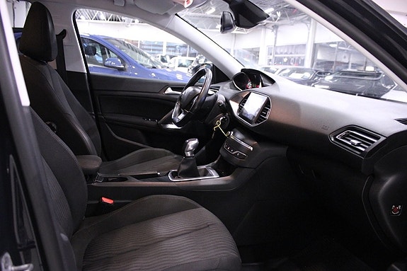 Peugeot 308 SW 17 of 24