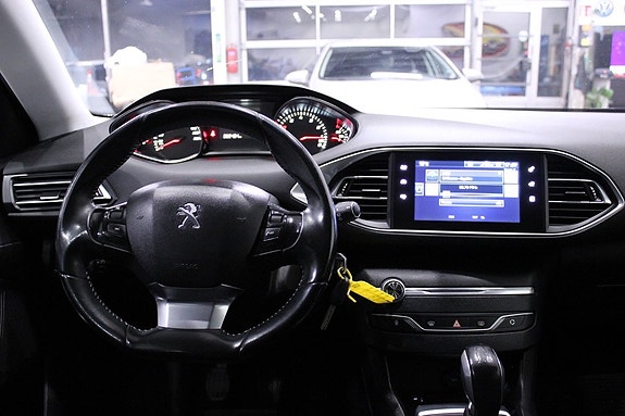 Peugeot 308 SW 19 of 24