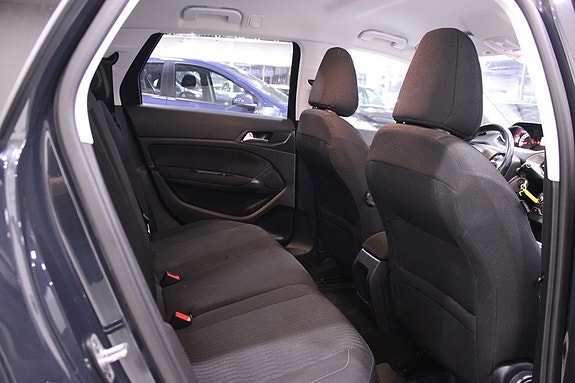 Peugeot 308 SW 15 of 24