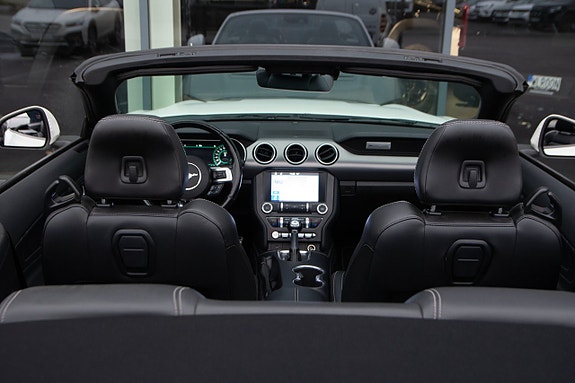 Ford Mustang 13 of 17