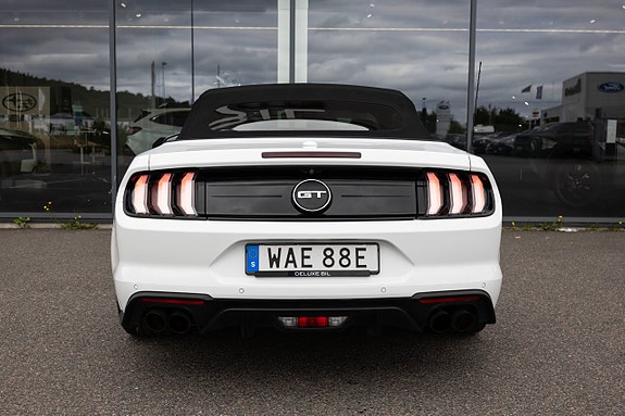 Ford Mustang 7 of 17