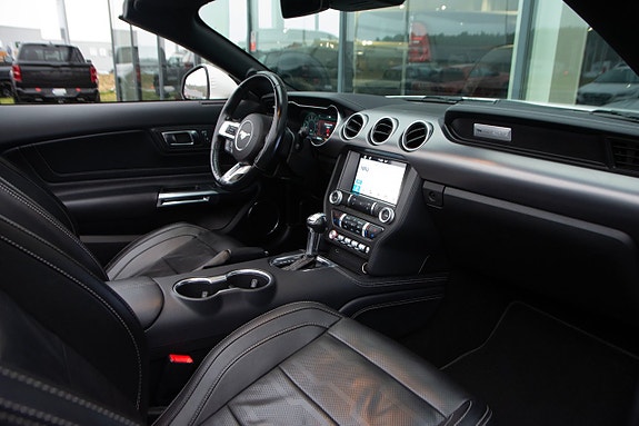 Ford Mustang 11 of 17