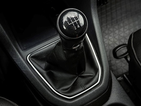 Volkswagen Caddy 21 of 24