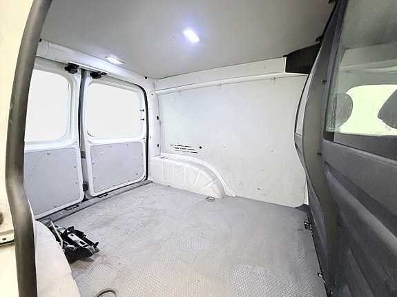 Volkswagen Caddy 10 of 24