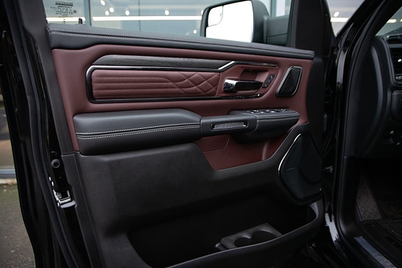 Dodge RAM 1500 13 of 14