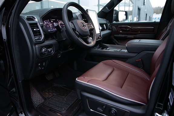 Dodge RAM 1500 9 of 14