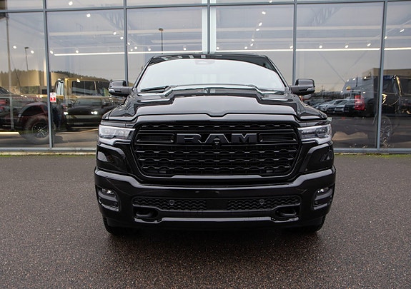 Dodge RAM 1500 2 of 5