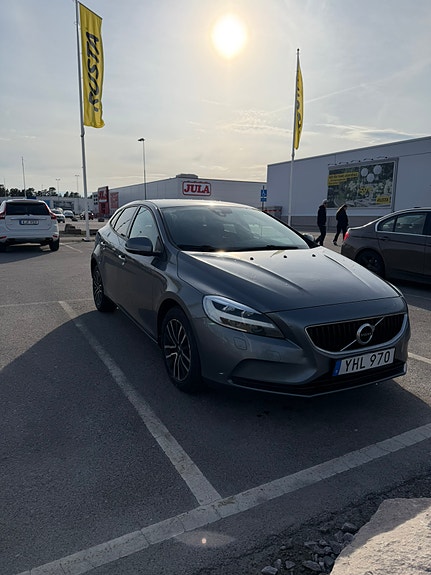 Volvo V40 4 of 5