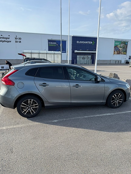 Volvo V40 3 of 5