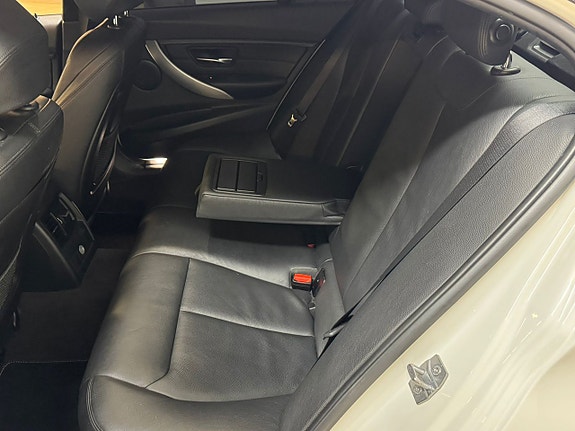 BMW 320 24 of 26