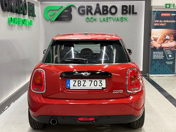 MINI Cooper 4 of 5