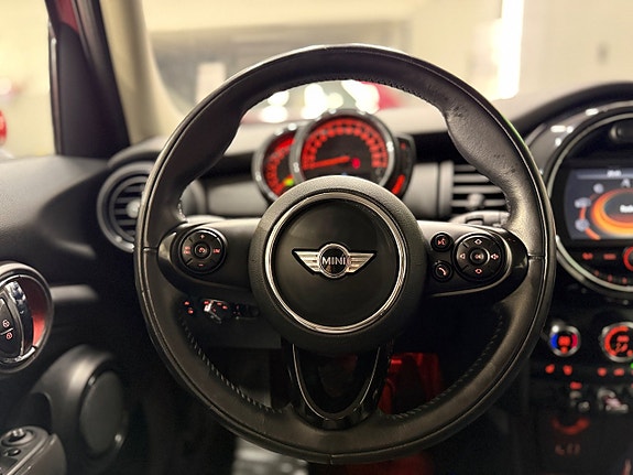 MINI Cooper 14 of 23