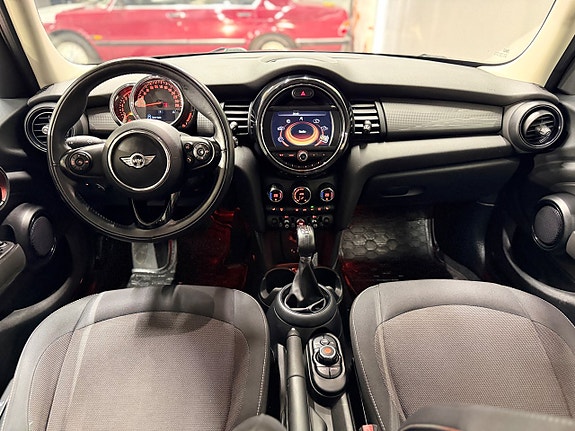 MINI Cooper 13 of 23