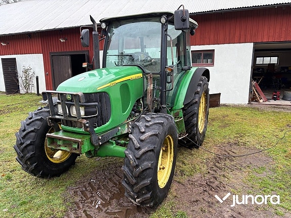 John Deere 5820
