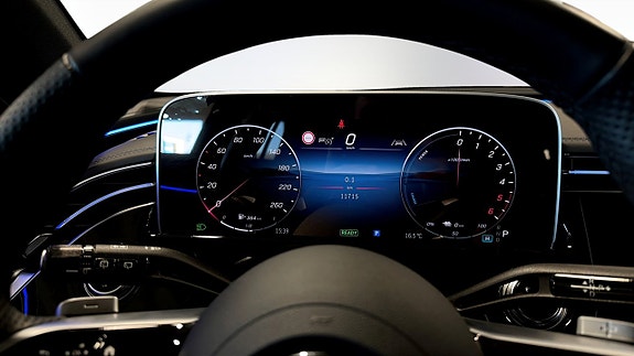 Mercedes-Benz E300 21 of 24