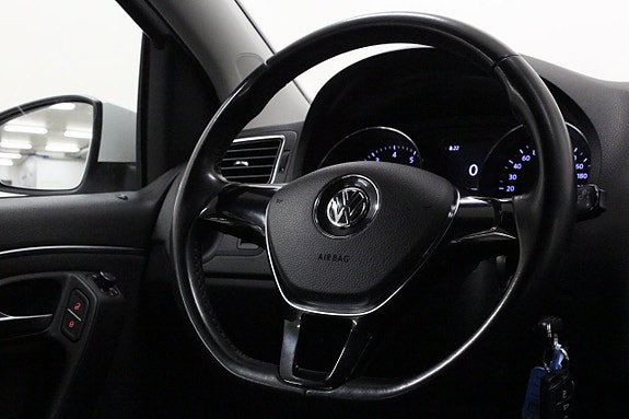 Volkswagen Polo 13 of 17