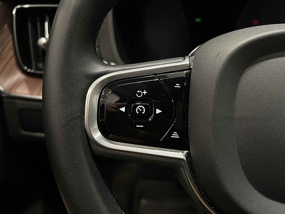 Volvo XC60 14 of 22