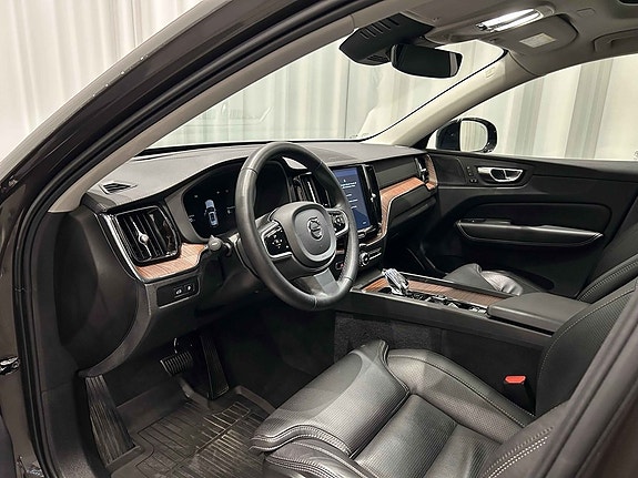 Volvo XC60 12 of 22