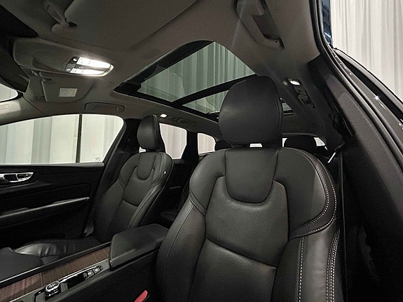 Volvo XC60 10 of 22