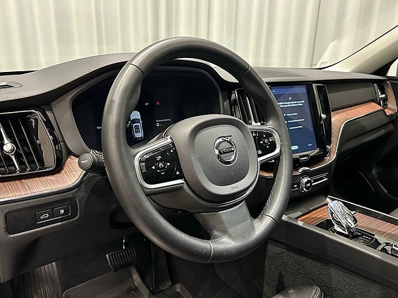 Volvo XC60 13 of 22