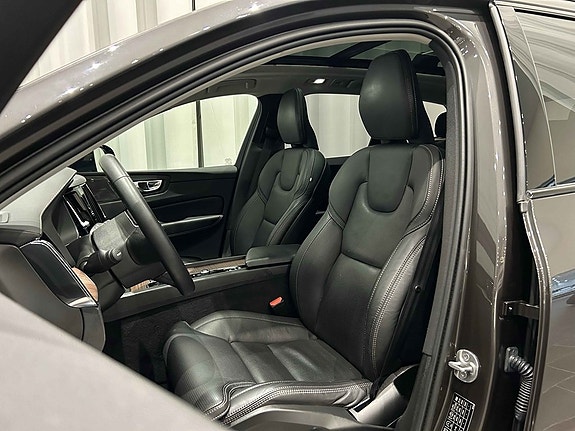 Volvo XC60 8 of 22