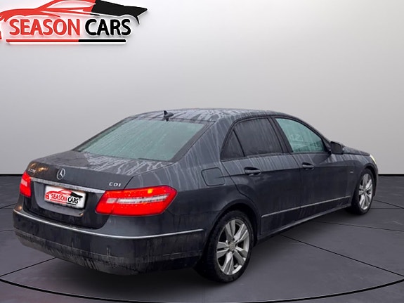 Mercedes-Benz E220 3 of 5