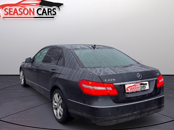 Mercedes-Benz E220 2 of 5