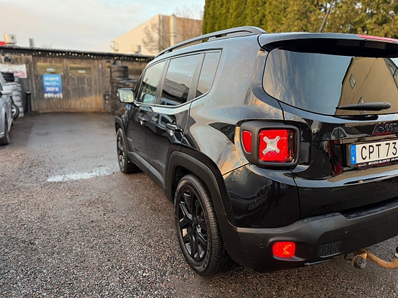 Jeep Renegade 4 of 12