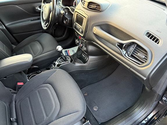 Jeep Renegade 11 of 12