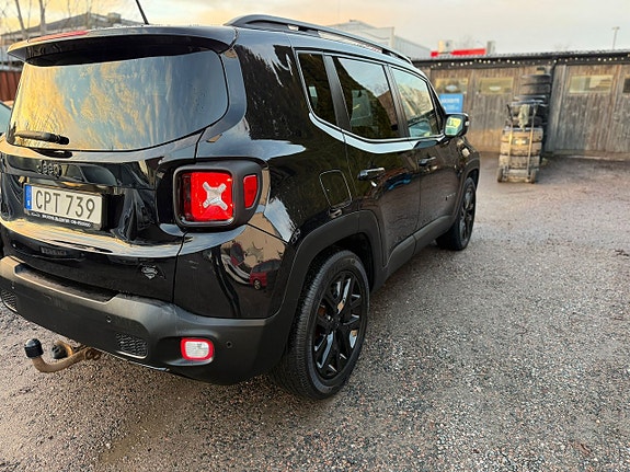 Jeep Renegade 8 of 12