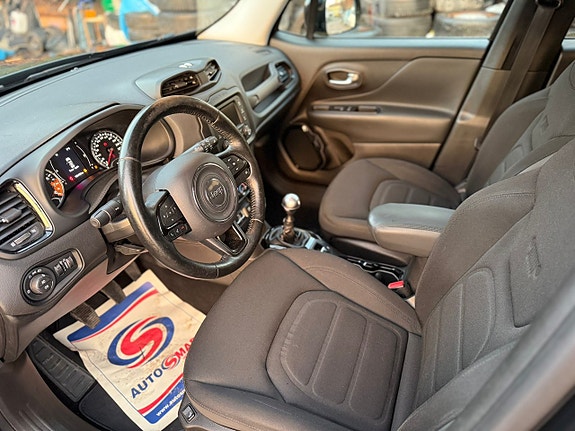 Jeep Renegade 10 of 12