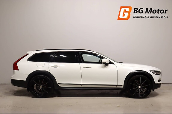 Volvo V90 Cross Country 3 of 5