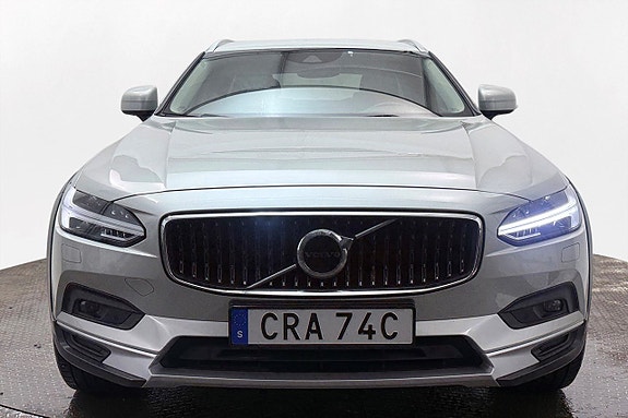 Volvo V90 Cross Country 3 of 5