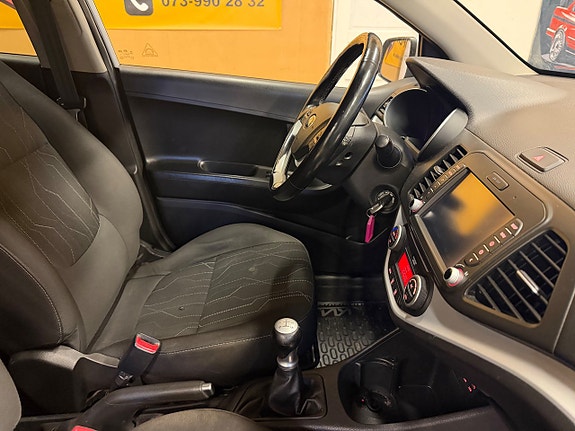 Kia Picanto 11 of 17