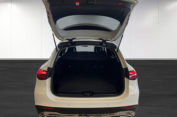 Mercedes-Benz GLC300 e 12 of 12