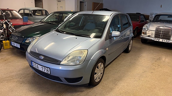 Ford Fiesta 2 of 11