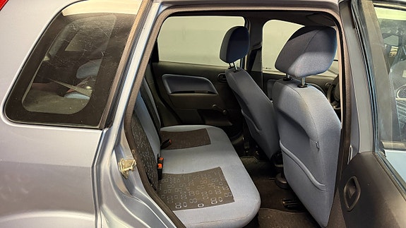 Ford Fiesta 10 of 11
