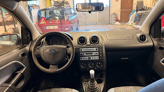 Ford Fiesta 5 of 11