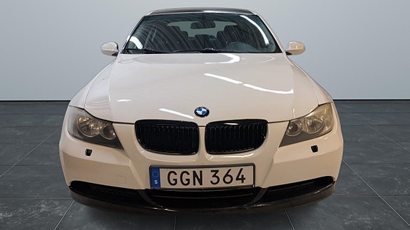 BMW 320 2 of 14