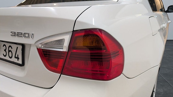 BMW 320 8 of 14