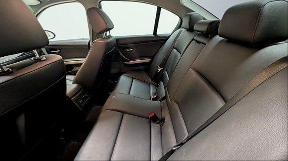 BMW 320 12 of 14